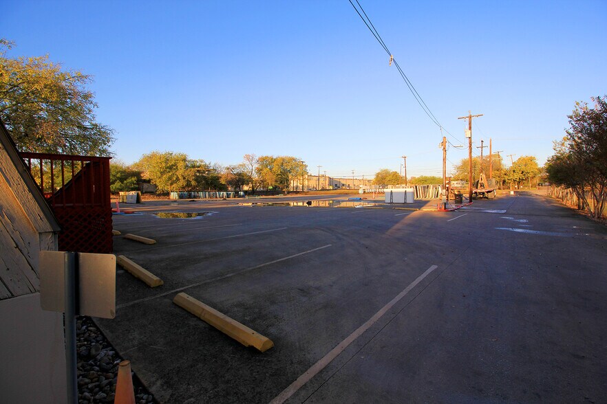 More Photos Of 11530 Jones-maltsberger Rd, San Antonio Service For Sale