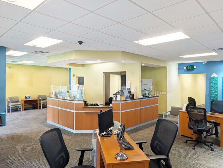 More Photos Of 262 Main Dunstable Rd, Nashua Freestanding For Lease