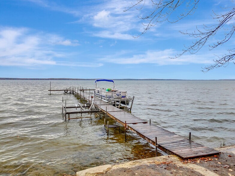 More Photos Of 3881 E Houghton Lake Dr, Houghton Lake Hotel For Sale