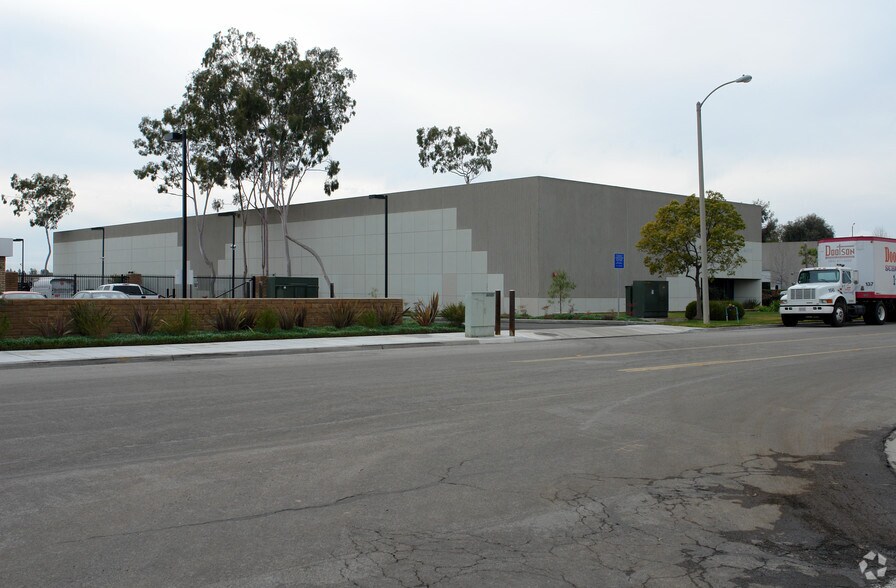 More Photos Of 4476 Dupont St, Ventura Manufacturing For Lease