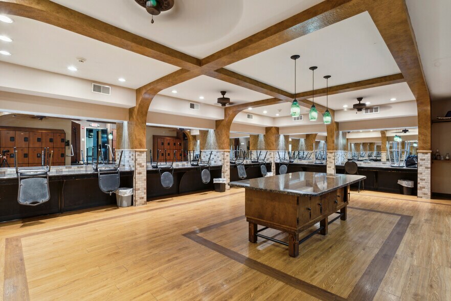 More Photos Of 1900 S Christopher Columbus Blvd, Philadelphia Freestanding For Sale