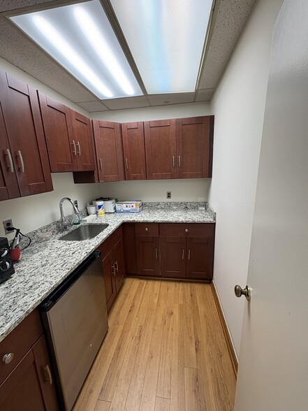 More Photos Of 5232-5248 Dawes Ave, Alexandria Office For Sale