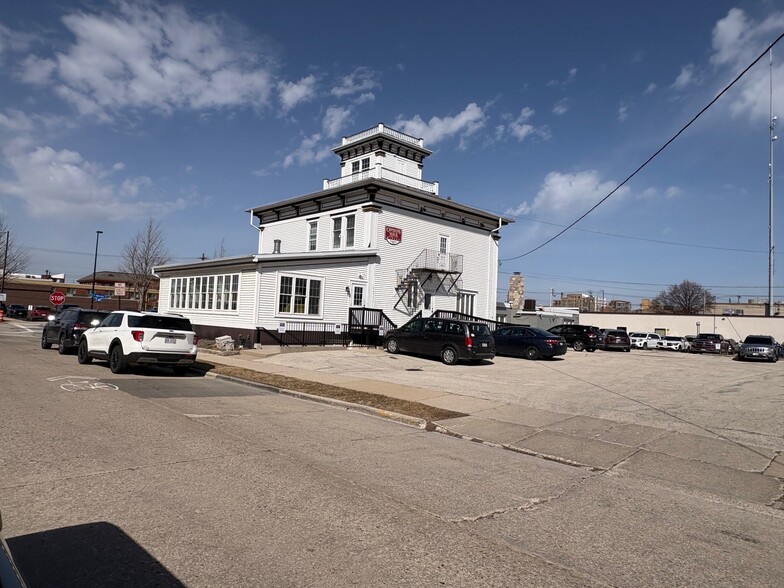 More Photos Of 345 S Adams St, Green Bay Freestanding For Sale