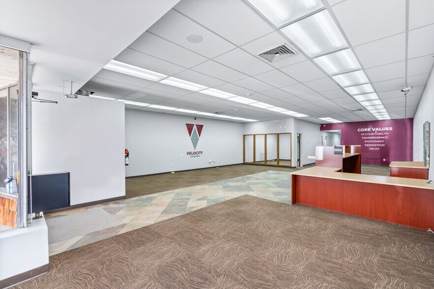 More Photos Of 422 Main St, Windsor Bank For Sale