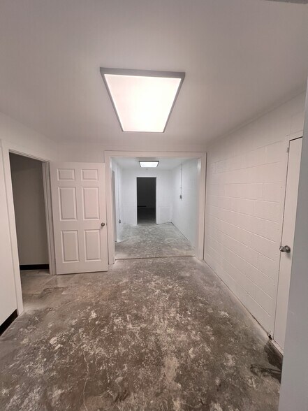 More Photos Of 21 Case Dr, Jackson Service For Lease