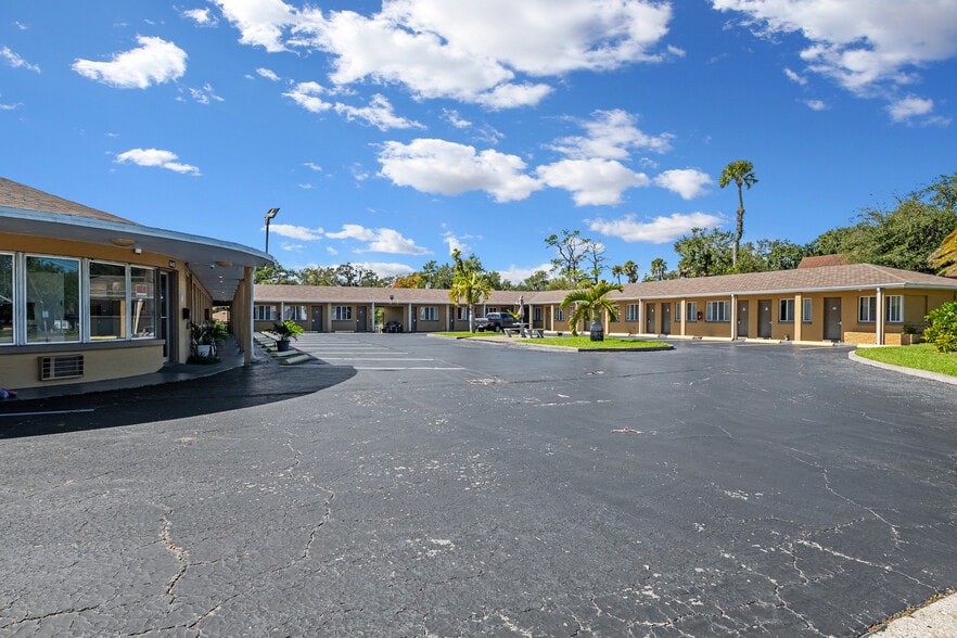 More Photos Of 640 S Ridgewood Ave, Daytona Beach Hotel For Sale