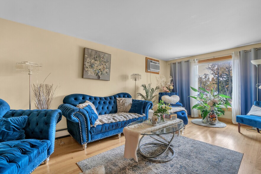 More Photos Of 6048 W 79th St, Burbank Multifamily For Sale