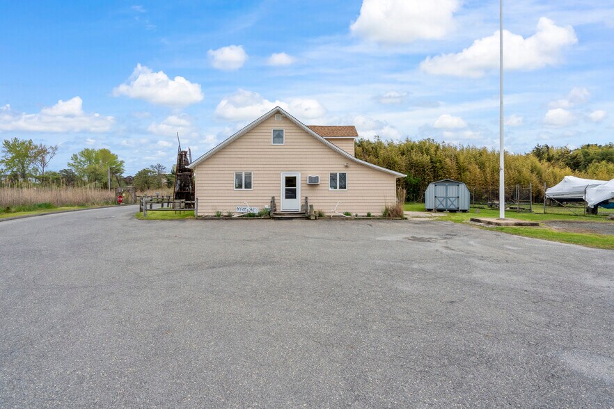 More Photos Of 300 Pine Neck Ave, East Patchogue Marina For Sale