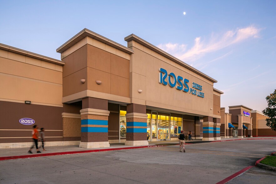 More Photos Of I 45, League City Unknown For Lease