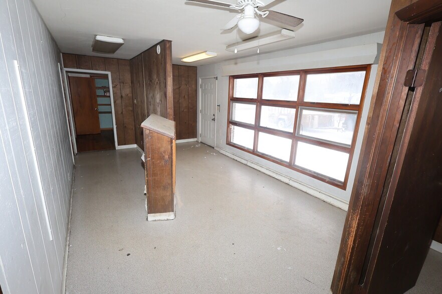 More Photos Of 3002 Old US 20 W, Elkhart Specialty For Sale