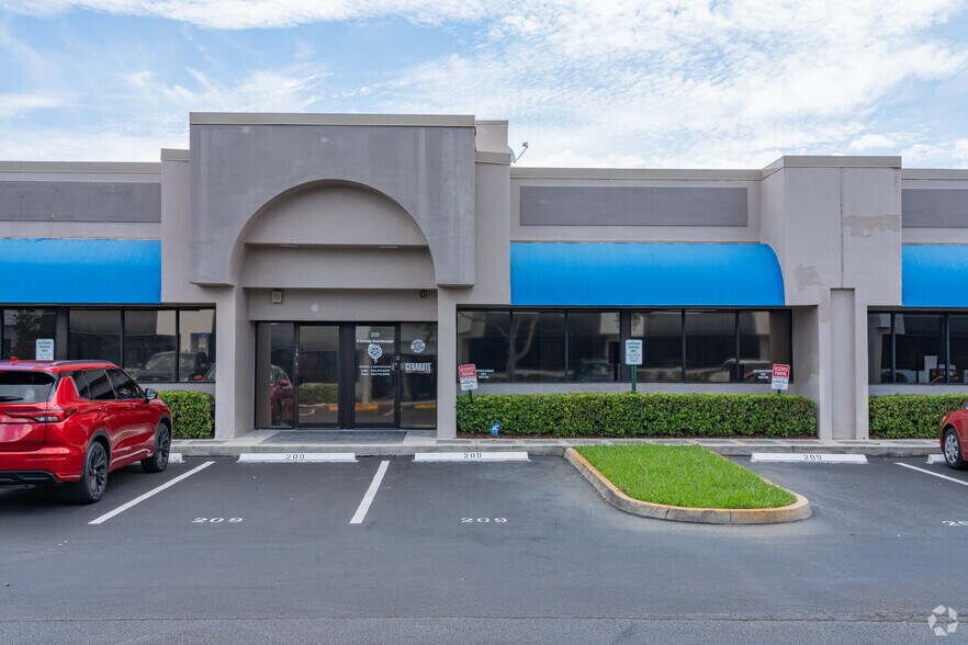 More Photos Of 6555 Powerline Rd, Fort Lauderdale Light Manufacturing For Lease