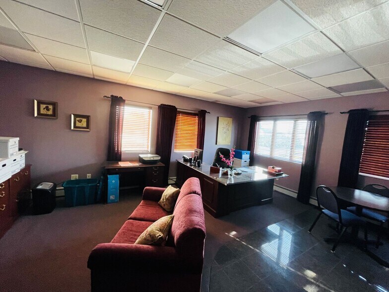 More Photos Of 110 Mineola Ave, Roslyn Heights Light Distribution For Sale