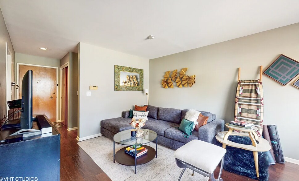 More Photos Of 950 Washington Blvd, Oak Park Apartments For Sale