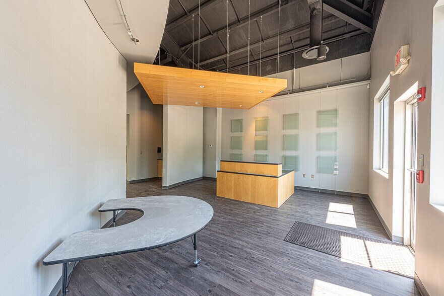 More Photos Of 5501 Pinnacle Point Dr, Rogers Office For Lease