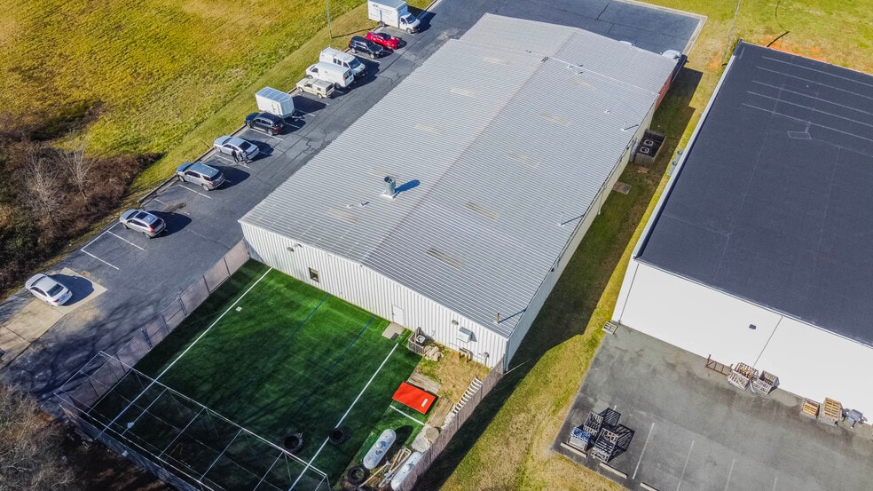 More Photos Of 12927 Plaza Dr, Richmond Light Manufacturing For Lease