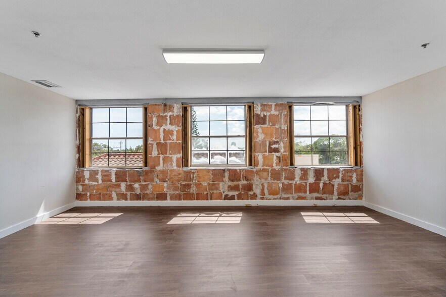 More Photos Of 909 E New Haven Ave, Melbourne Storefront Retail Residential For Lease