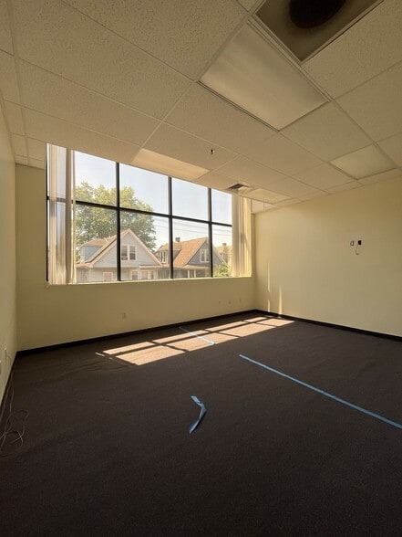 More Photos Of 25 Fox St, New Haven Warehouse For Lease