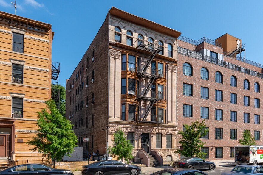 Primary Photo Of 29 Brooklyn Ave, Brooklyn Apartments For Sale