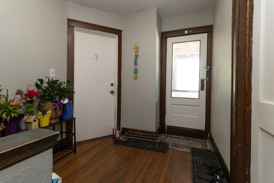 More Photos Of 1321 Payne Ave, Saint Paul Storefront Retail Residential For Sale