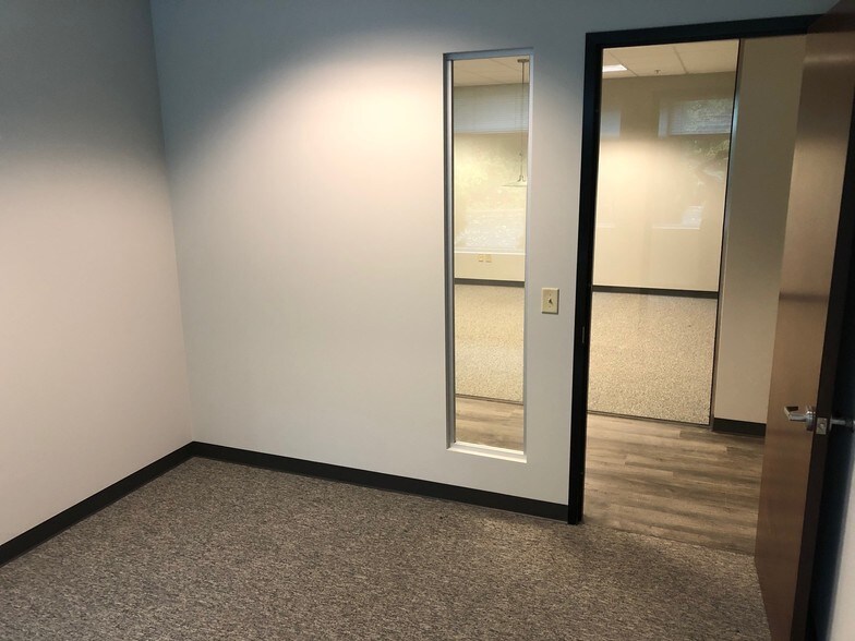 More Photos Of 2125 Barrett Park Dr NW, Kennesaw Office For Lease