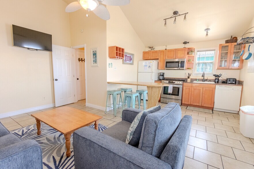 More Photos Of 314 Cut Off Rd, Port Aransas Hospitality For Sale