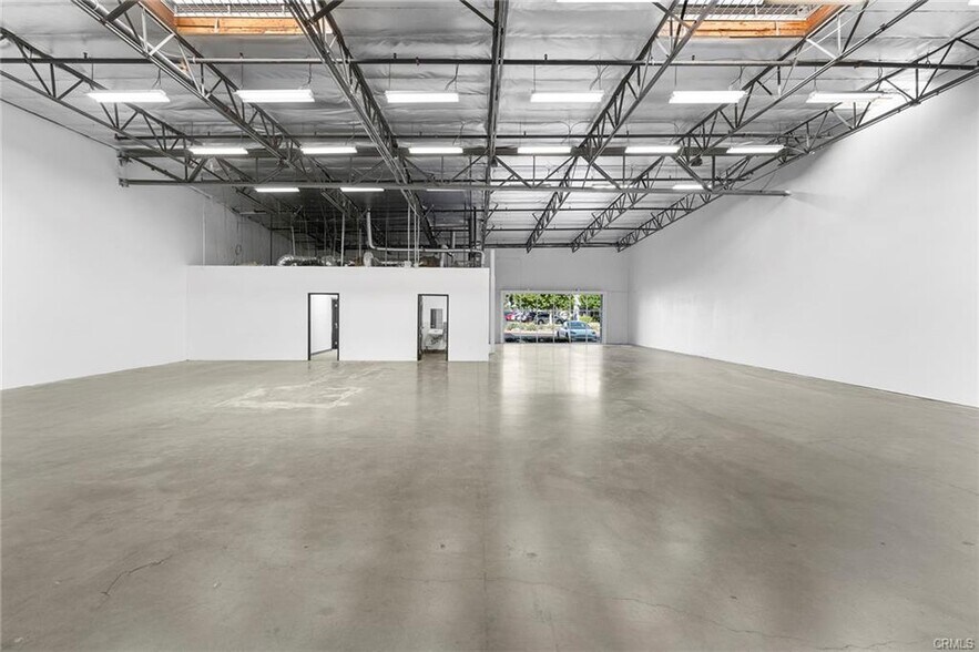 More Photos Of 15350 Fairfield Ranch Rd, Chino Hills Warehouse For Lease