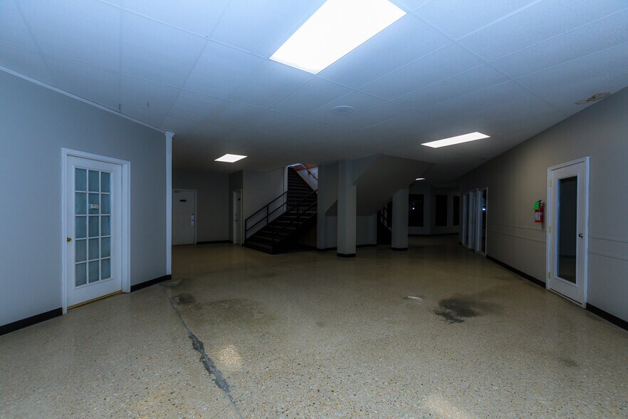 More Photos Of 401 N Main St, Gravois Mills Office For Lease