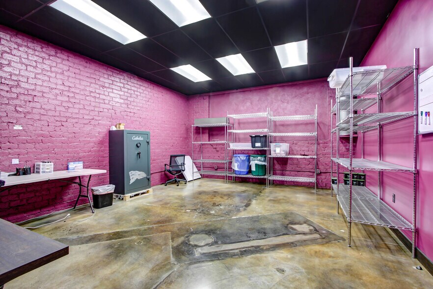 More Photos Of 14526 Erwin St, Van Nuys Warehouse For Sale