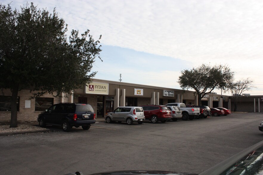 More Photos Of 5800-5854 S Staples St, Corpus Christi Unknown For Lease