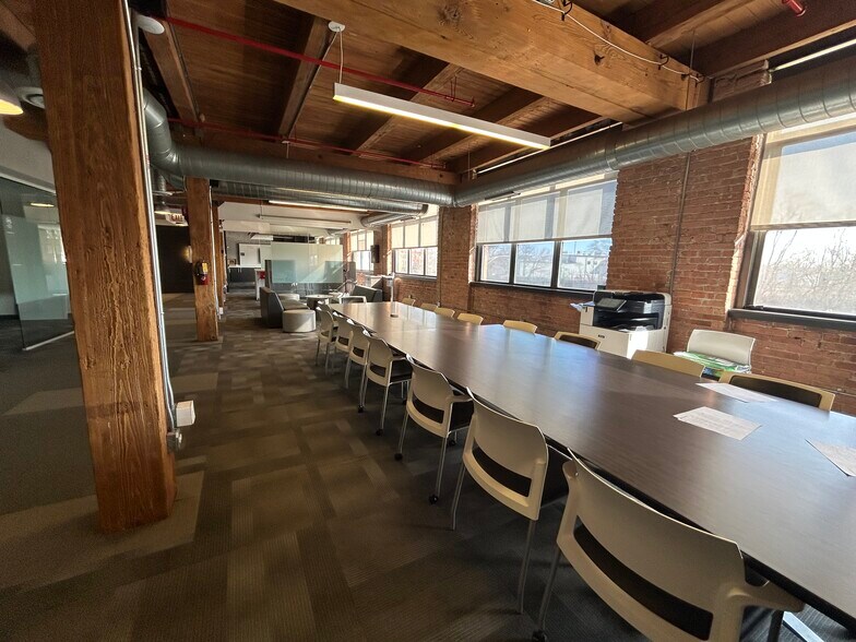 More Photos Of 700 N Sacramento Blvd, Chicago Loft Creative Space For Lease