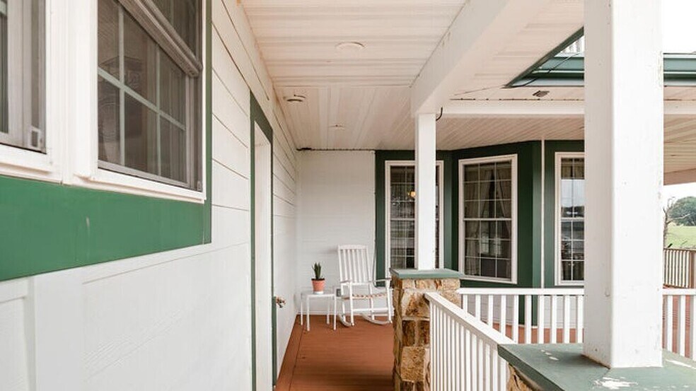 More Photos Of 352 MO-245, Dadeville Horse Stables For Sale