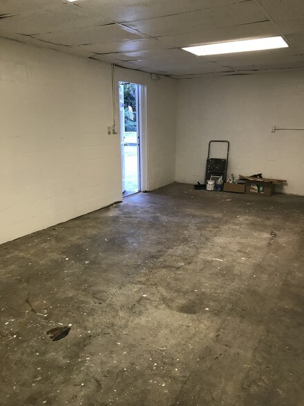 More Photos Of 909 W International Speedway Blvd, Daytona Beach Freestanding For Sale