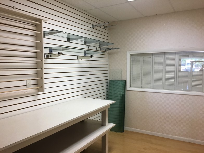 More Photos Of 906 North St, Nacogdoches Office For Lease