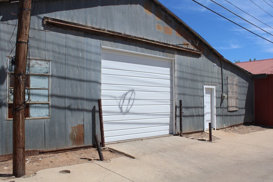 More Photos Of 806 9th St, Woodward Warehouse For Sale