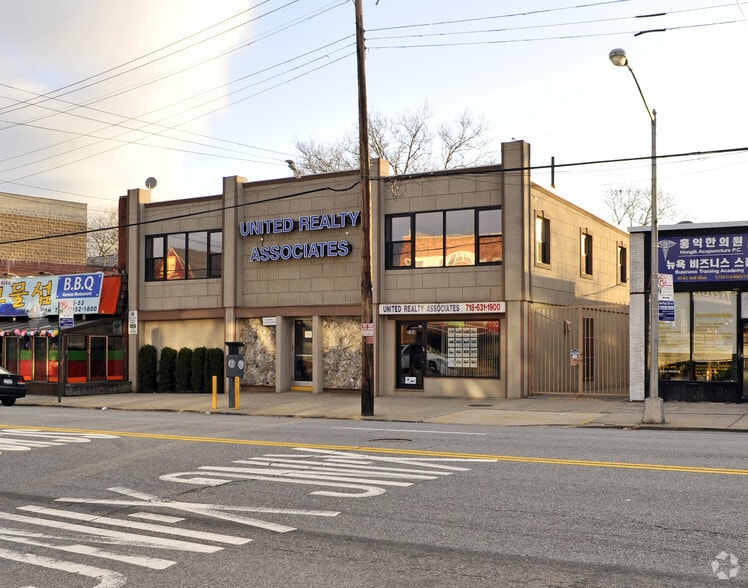 More Photos Of 4557 Bell Blvd, Bayside Medical For Lease