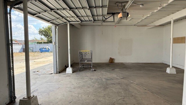 More Photos Of 2915-2919 Southwest Dr, Los Angeles Warehouse For Sale
