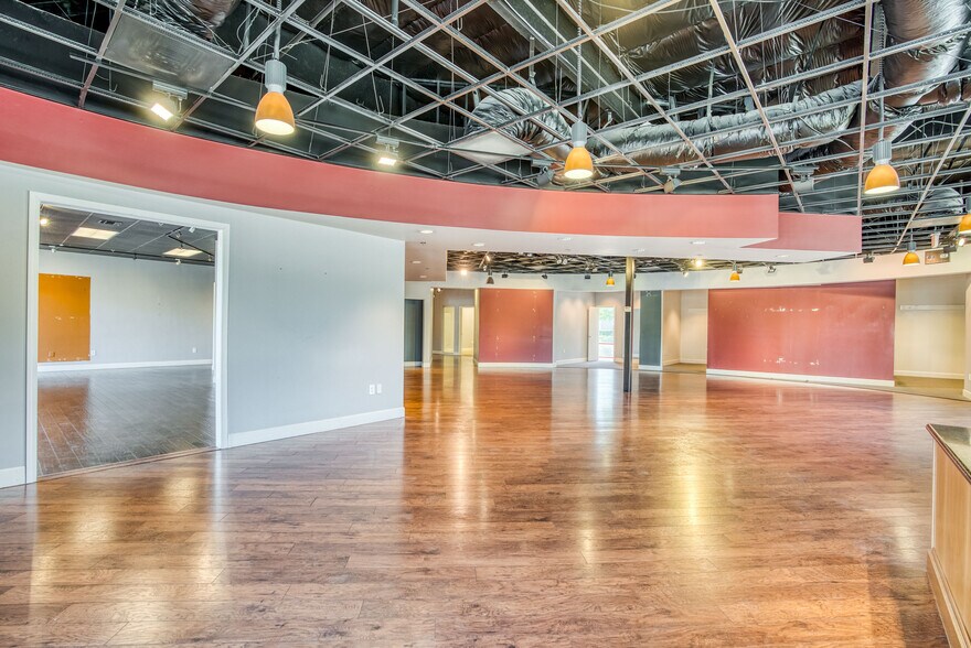 More Photos Of 7075 N West Ave, Fresno Freestanding For Lease