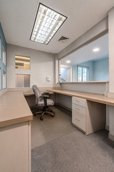 More Photos Of 3112 Jackson St, Alexandria Office For Sale
