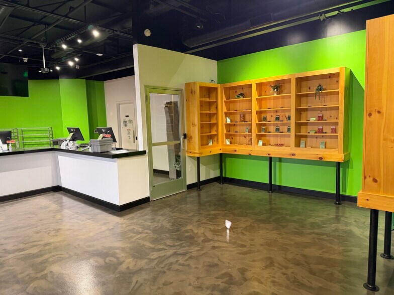 More Photos Of 32767 Woodward Ave, Royal Oak Storefront For Lease