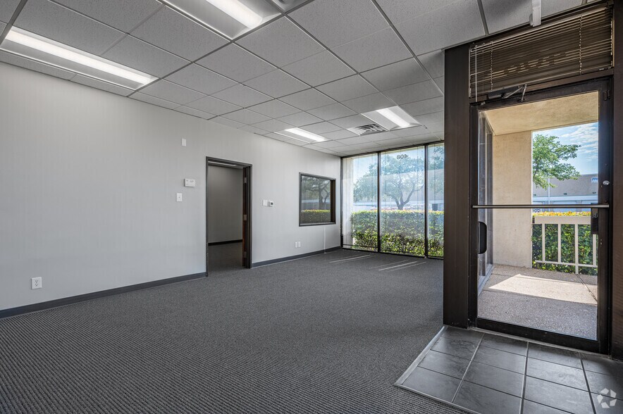 More Photos Of 11420 Mathis Ave, Farmers Branch Unknown For Lease