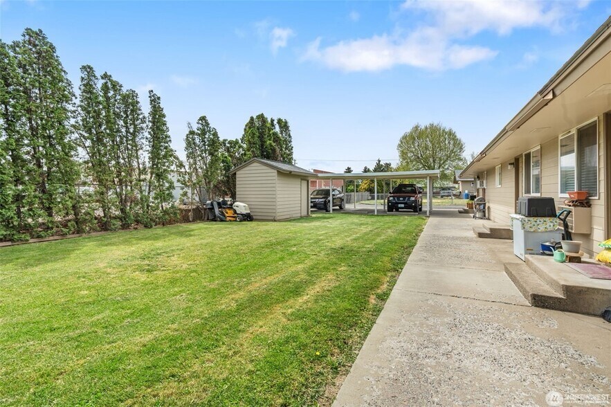 More Photos Of 1011-1015 S 48th Ave, Yakima Apartments For Sale