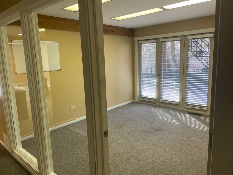 More Photos Of 6138 Riverview Rd, Peninsula Office Residential For Lease