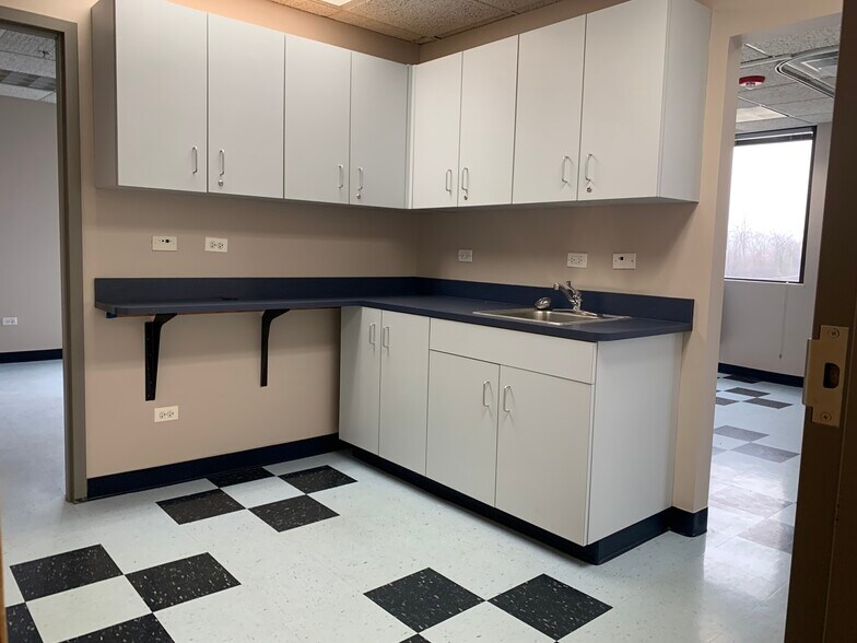 More Photos Of 519 N Cass Ave, Westmont Medical For Lease