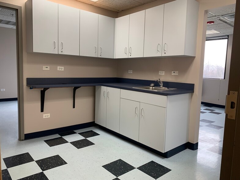 More Photos Of 519 N Cass Ave, Westmont Medical For Lease