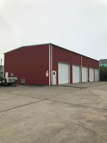More Photos Of 3614 Alice St, Galveston Distribution For Sale