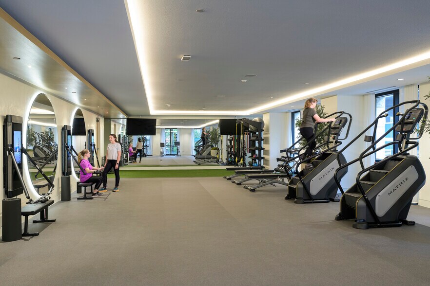 More Photos Of 999 Peachtree St Ne, Atlanta Office For Lease