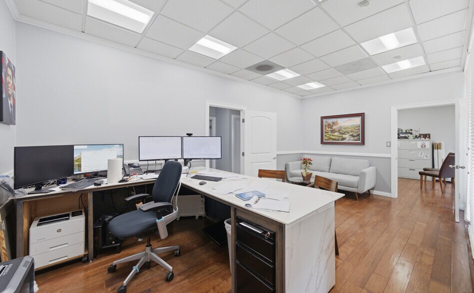 More Photos Of 1121 N Red Gum St, Anaheim Warehouse For Lease