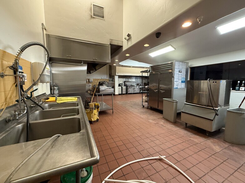 More Photos Of 720 E 700 S, St George General Retail For Lease