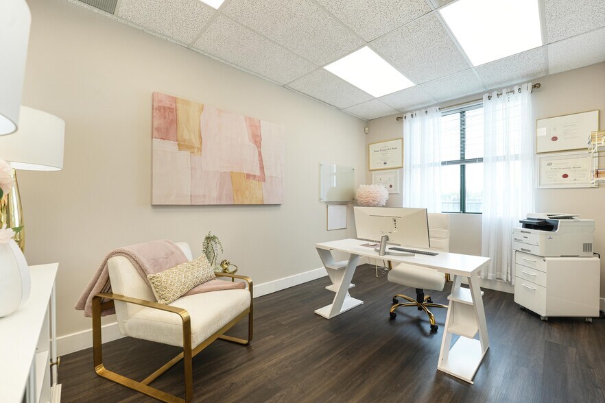 More Photos Of 2155 Dunwin Dr, Mississauga Office Residential For Sale