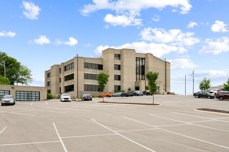 More Photos Of 3340 Perimeter Hill Dr, Nashville Office For Lease
